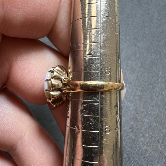 10K yellow gold and opal ring - Picture 13 of 15